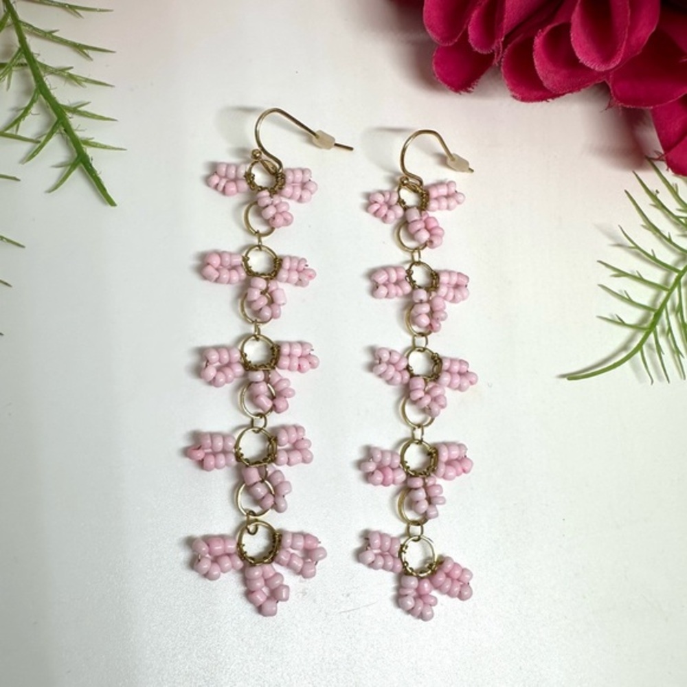 NEW⚜️Handmade Delicate Pink Beaded Dangly Earrings